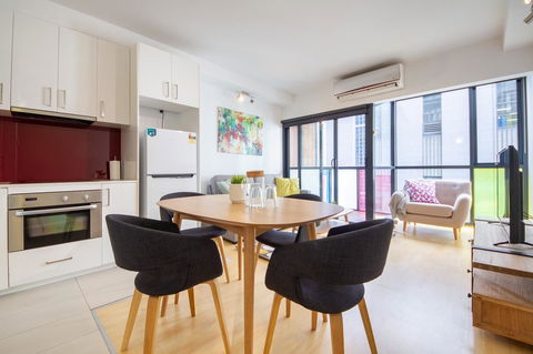 Canvas Suites On Russell Place - Accommodation Guide 24