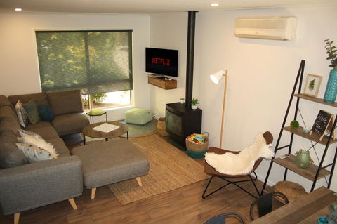 4 Autumn Grove - Accommodation Asia 0