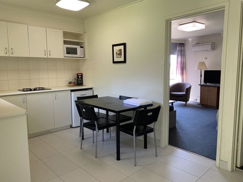 Albert Heights Serviced Apartments - Accommodation Guide 24