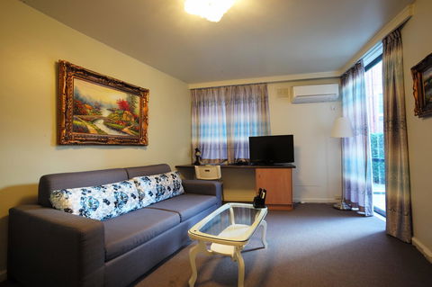 Albert Heights Serviced Apartments - Accommodation Guide 11