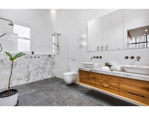 Ultimate Luxury Penthouse From The Block - Accommodation Guide 2