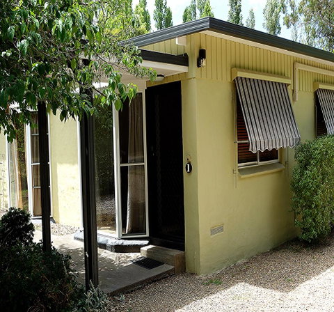 On The Banks - Accommodation Guide 21