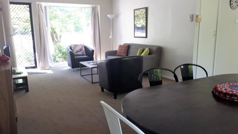 On The Banks - Accommodation Guide 5