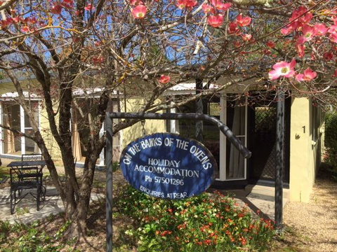 On The Banks - Accommodation Guide 0