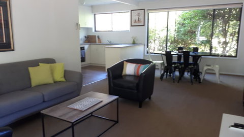 On The Banks - Accommodation Guide 1