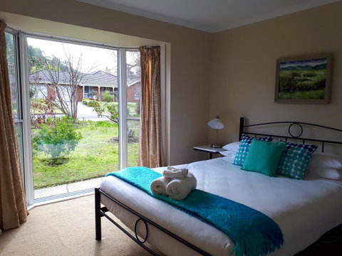 On The Banks - Accommodation Guide 12