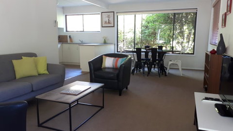 On The Banks - Accommodation Guide 2
