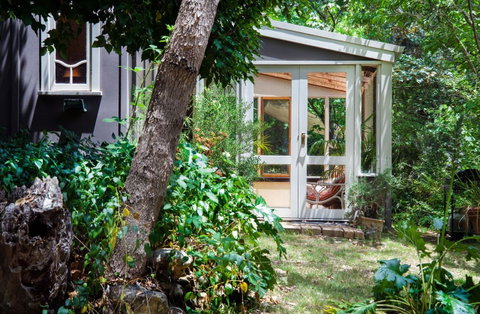 Ashwood Cottages - Accommodation Guide 10