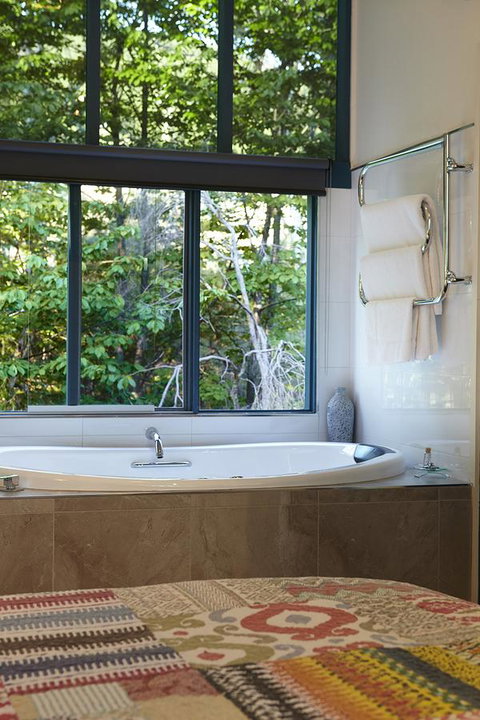 Ashwood Cottages - Accommodation Guide 0