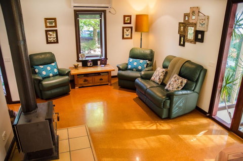 Ashwood Cottages - Accommodation Guide 11