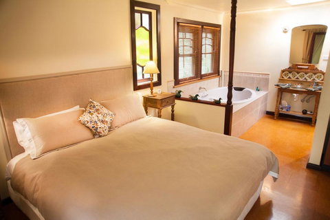 Ashwood Cottages - Accommodation Guide 8