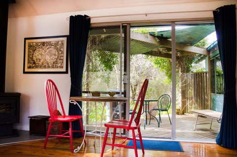 Ashwood Cottages - Accommodation Guide 4