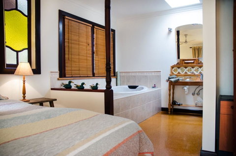 Ashwood Cottages - Accommodation Guide 13