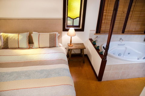 Ashwood Cottages - Accommodation Guide 5