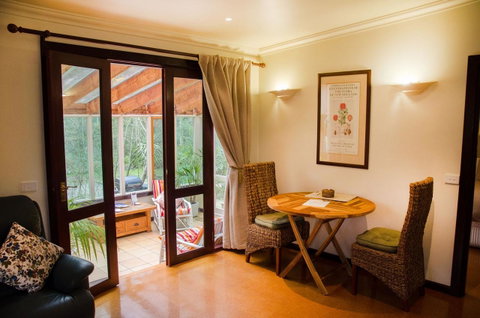 Ashwood Cottages - Accommodation Guide 2