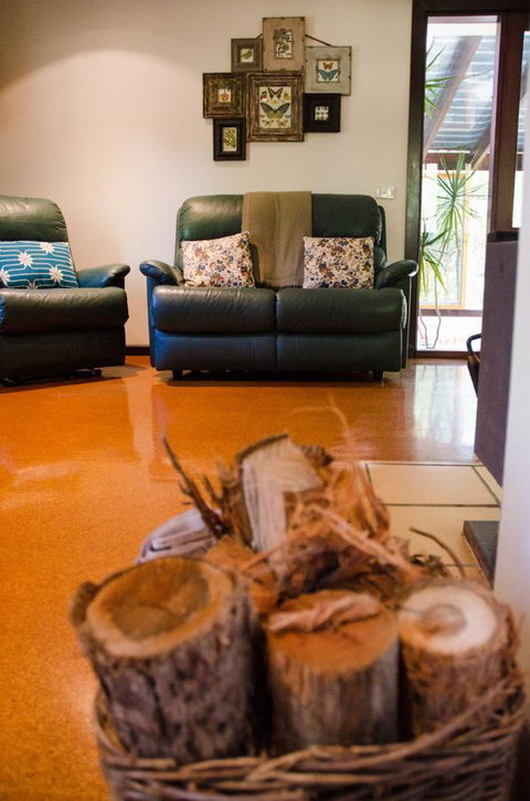 Ashwood Cottages - Accommodation Guide 7