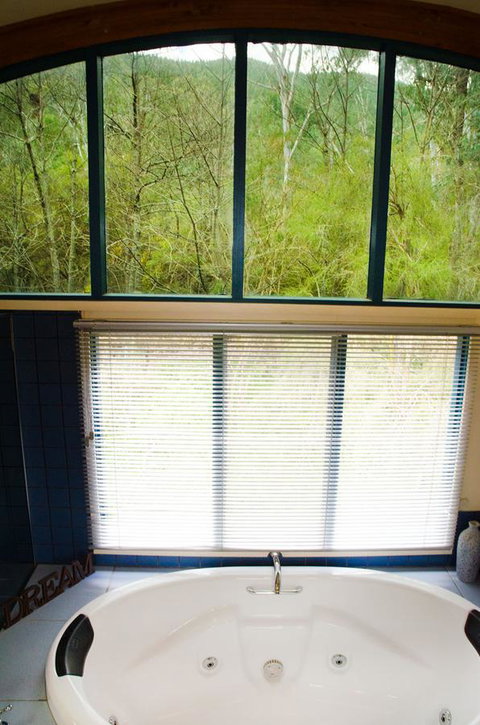Ashwood Cottages - Accommodation Guide 25
