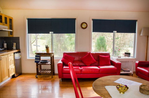 Ashwood Cottages - Accommodation Guide 14