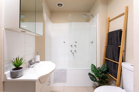 Water Views, Lovely 2BRs, Free Tram Zone, Close To Everything! - Accommodation Asia 13