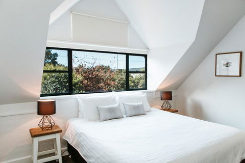The Berry Inn - Accommodation Guide 0