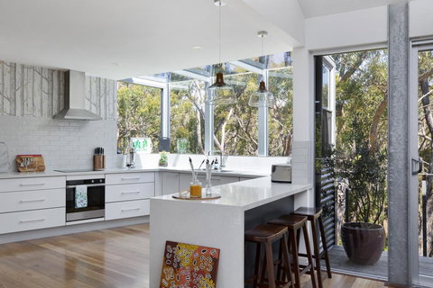 The Bird House - Accommodation Guide 1