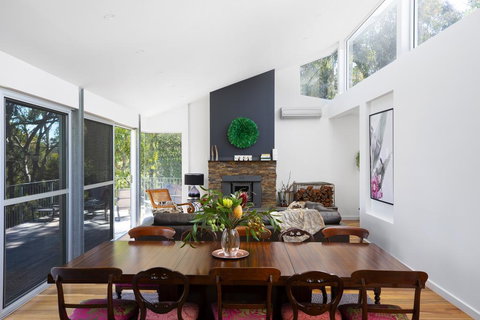 The Bird House - Accommodation Guide 2