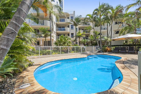 The Burlington Holiday Apartments - Accommodation Guide 0