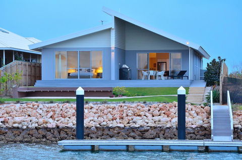 The Carnarvon Luxury Canal Home - Accommodation Asia 0