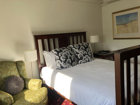 The Corner Hotel Alexandra - Accommodation Guide 2