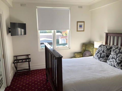 The Corner Hotel Alexandra - Accommodation Guide 1