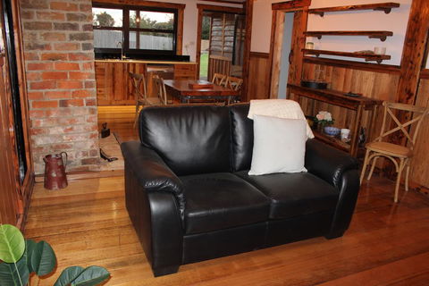 The Cottage - Accommodation Asia 2