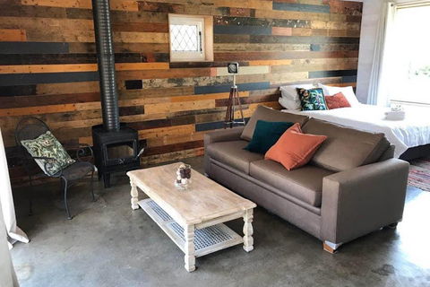 The Cottage - 58 Acre Farm Stay At Hanging Rock - Accommodation Asia 0