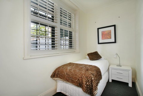 The Courtyard Of St Neot - Art Deco 2BR Potts Point Apartment With Large Courtyard In Stunning Location - Accommodation Guide 2