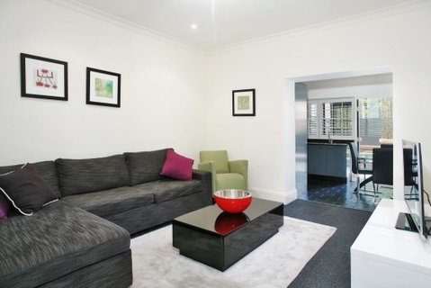 The Courtyard Of St Neot - Art Deco 2BR Potts Point Apartment With Large Courtyard In Stunning Location - Accommodation Guide 0
