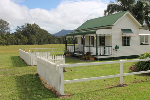 The Dollhouse Cottage - Accommodation Asia 2