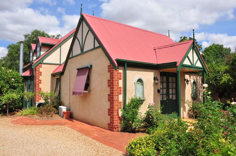 The Dove Cote - Accommodation Asia 1