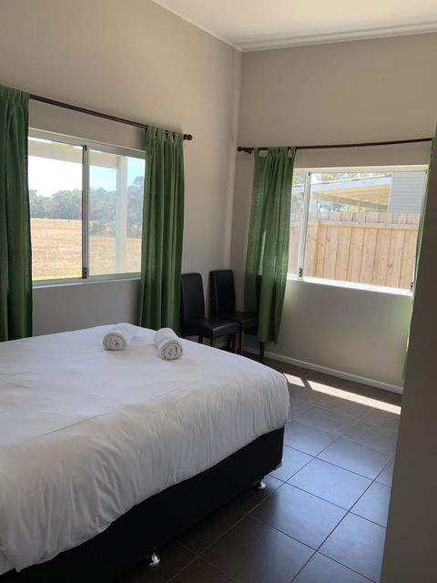 THE FAMILY RETREAT - Accommodation Guide 1