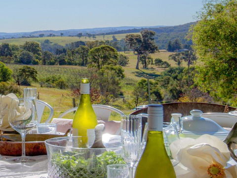 The Farmhouse - Grape Vines And Rolling Green Hills - Accommodation Asia 0