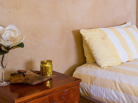 The Farmhouse - Grape Vines And Rolling Green Hills - Accommodation Asia 3