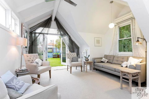 The Gatehouse - Light Filled Cottage In The Leafy Suburb Of Hawthorn - Accommodation Guide 1