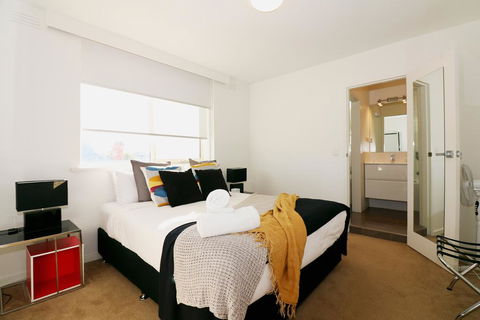 The Ivy - Long Stay Rates, Parking, Balcony - Accommodation Guide 1