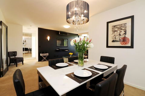 The Ivy - Long Stay Rates, Parking, Balcony - Accommodation Guide 0