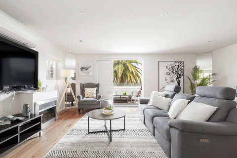 The Jetty Apartment By Ready Set Host - Accommodation Asia 0