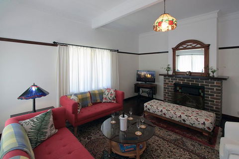 The Leura Mountain House - Accommodation Asia 1