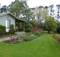 The Little House on The Hill - Accommodation China