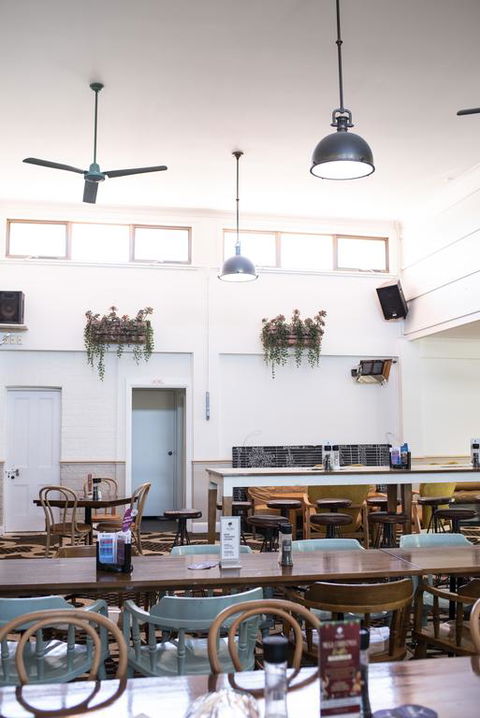 The Oaks Hotel - Accommodation Guide 3