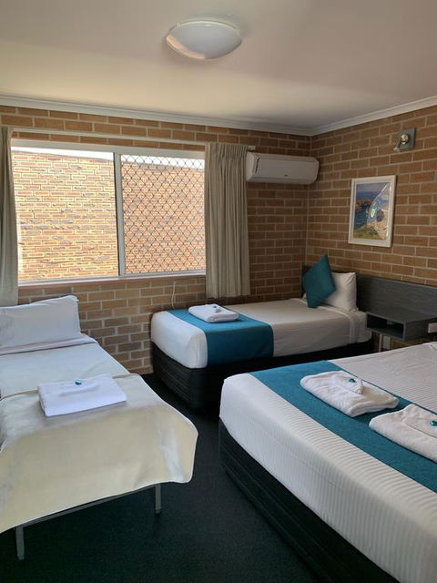The Oaks Hotel Motel - Accommodation Asia 3