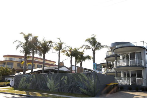 The Palms Apartments - Accommodation Guide 3