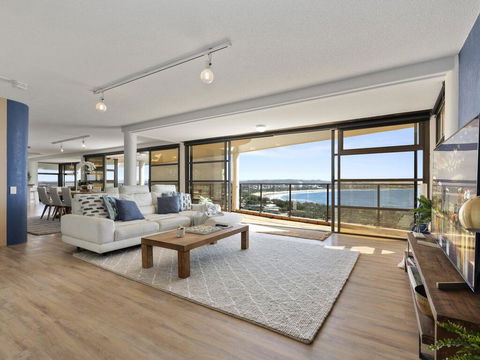 The Penthouse @ Point Cartwright - INSTANT HOTEL WINNER 2019 - Accommodation Asia 0