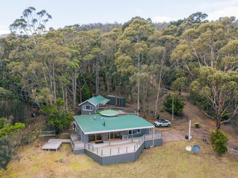 The Pier House - Accommodation Guide 1
